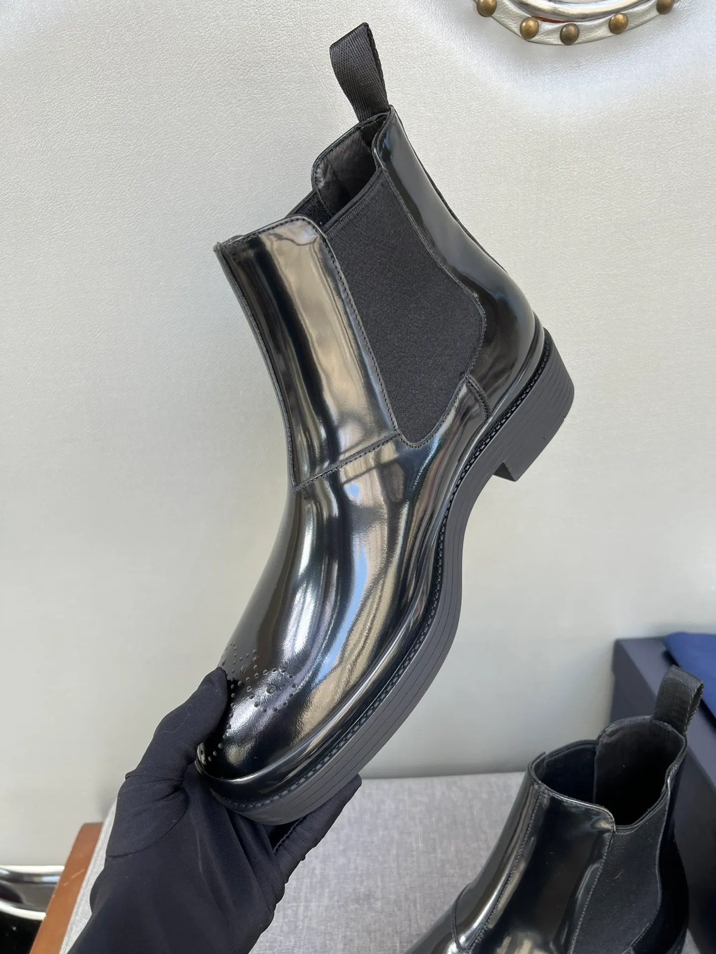 Batch of 1000💰Exclusive hot-selling new Prada Chelsea thick-soled men's shoes, naked boots, imported calf leather on the surface, cow leather on the lining, the outsole is made of private model TPU material, the frosted effect is consistent with the original version, 39-44 in stock (38, 45 custom-made, non-refundable)